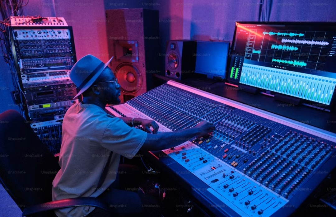 Productor en consola de mezcla